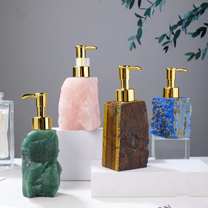 Distributeur de savon manuel en <span class=keywords><strong>pierre</strong></span> brute de quartz rose naturel, cristaux de guérison, flacon de lotion en gemme brute pressée, vente en gros - Product Image 1