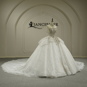 Vestido de Novia Moderno con Cuello Barco y Cola Larga Tipo Capilla, Modelo GT26019, con Flores de Encaje para Mujer - Product Image 2