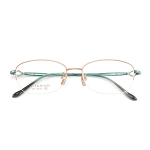 Lunettes de vue demi-cerclées ovales pour femmes en titane 9021, légères, en titane pur, avec verres en résine - Product Image 5