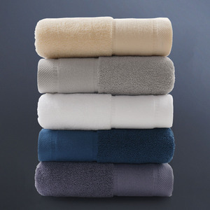 Serviette de bain Kim Ryan 70x140cm en pur coton épaissi et absorbant pour hôtel et spa - Product Image 3