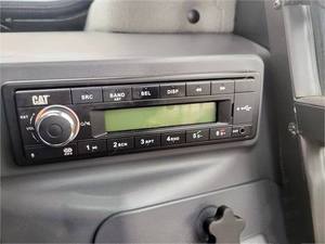 Chargeuse sur chenilles hydraulique à haut débit d'occasion 2022 Caterpillar 299D3 Chargeuses à direction à glissement pour travaux d'entretien des routes et des services publics - Product Image 5