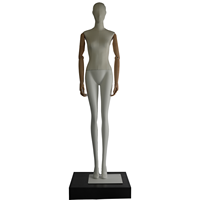 Mannequin de présentation féminin Yihe Boutique, corps entier, mince, décontracté, tête réglable, tailleur, fibre de verre durable, base triangulaire en acier