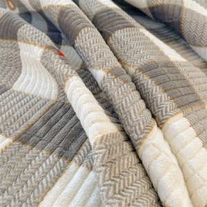 Cubrecolchón Acolchado de Terciopelo de Fibra de Poliéster con Forro Polar Grueso Exclusivo para Invierno, de una Sola Pieza - Product Image 3