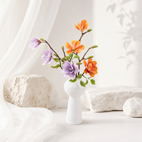 Fleurs artificielles en soie de pivoine, d'hibiscus et de magnolia à 3 têtes de style classique ; Décorations murales pour studio photo et mariages
