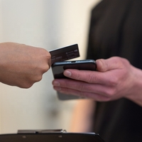 Alta frecuencia programable Google Review NFC Tarjeta de visita Código QR Sin contacto Social Media Sharing Phone NFC Card