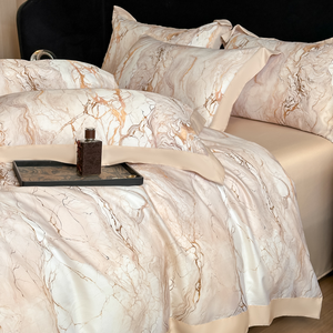 Set di Biancheria da Letto di Design con Stampa Digitale di Summer Anne, Lusso Semplice e Fresco - Product Image 1