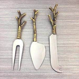 Cuchillos y esparcidores de queso con hoja chapada en plata de acero inoxidable Diseño de asta dorada Mango de latón Venta caliente Cuchillos de queso - Product Image 6