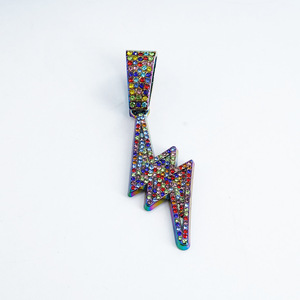 Le sens du design est léger, luxueux et cool. Collier pendentif sept couleurs, style hip-hop, street dance - Product Image 6