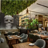 Décoration de plafond végétal simulé, aménagement paysager floral et végétal suspendu pour bars et restaurants