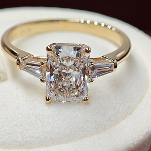 Bague de fiançailles SGARIT personnalisable en or <span class=keywords><strong>blanc</strong></span> 18 carats avec diamant de laboratoire taille radiant IGI de 0,5 à 3 carats et accents baguette - Product Image 2