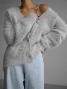 Cardigan en mohair duveteux pour femme, col en V sexy, coupe oversize, boutonné, pull tricoté moelleux et duveteux, haut d'hiver - Product Image 3