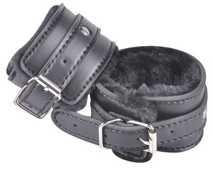 Offerta SM Giocattolo Sessuale Bondage Restraint Manette e Cavigliere in Morbida <span class=keywords><strong>Pelle</strong></span> Nera - Product Image 6
