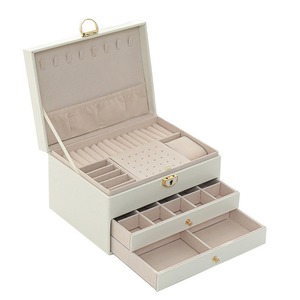 Boîte à bijoux en cuir losanges chic et moderne pour femme, coffret cadeau avec doublure en velours élégante, miroir et fermoir, vente en gros et au détail - Product Image 2
