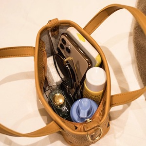 Sac à main léger en PVC imprimé couleur unie pour femme, style rétro européen et américain, à porter à l'épaule ou en bandoulière - Product Image 4