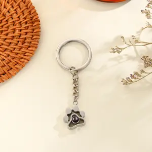 Duoying Cuivre Empreinte de Patte <span class=keywords><strong>Porte</strong></span>-clés Personnalisable Mignon <span class=keywords><strong>Photo</strong></span> <span class=keywords><strong>Projection</strong></span> Pet Memorial <span class=keywords><strong>Porte</strong></span>-clés - Product Image 1
