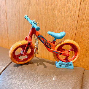 Porte-clés mini vélo en gros, pendentif créatif en forme de vélo d'équilibre, chaîne mignonne pour décoration de sac, cadeau pour enfants, faveurs de fête - Product Image 5