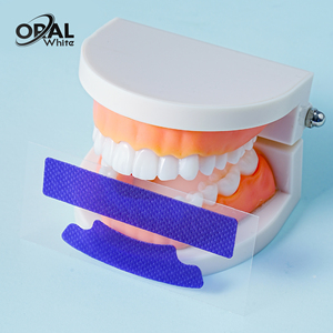 14 Sobres de Tiras Blanqueadoras de Dientes con Fórmula para Eliminar Manchas en Dientes Sensibles, Antideslizantes, Correctoras de Color Instantáneas, Color Morado - Product Image 6