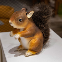 Peluche d'écureuil réaliste et adorable avec une queue moelleuse, douce et câline, disponible en deux tailles, idéale pour les cadeaux et la décoration intérieure