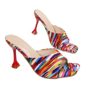 รองเท้าส้นสูงทรงเหลี่ยมสำหรับฤดูร้อน ไซส์ใหญ่ ส้นเข็ม ลายกราฟฟิตี สีลูกกวาด แฟชั่นสำหรับผู้หญิง ไซส์ 43 - Product Image 4