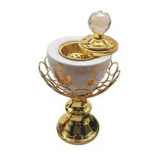 Brûleur d'encens de style Dubaï avec bol à bonbons et plateau, ensemble de brûleur d'encens Bakhoor en métal de style arabe doré - Product Image 1