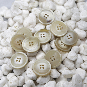 Fabricant professionnel de <span class=keywords><strong>boutons</strong></span> propose des <span class=keywords><strong>boutons</strong></span> ronds à 4 trous en corne de buffle naturelle blanche et grise, <span class=keywords><strong>boutons</strong></span> de costume, <span class=keywords><strong>boutons</strong></span> de <span class=keywords><strong>haute</strong></span> <span class=keywords><strong>couture</strong></span> - Product Image 3