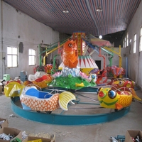 Manège de parc d'attractions à thème océanique et sous-marin, aventure familiale en plein air, carrousel poulpe rotatif