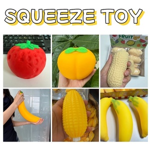 ของเล่นบีบมัลโตส ตุ๊กตาหิมะคริสต์มาส คาวาอี้ ปี 2026 ของเล่นบีบมัลโตสเนื้อนุ่ม บีบช้าๆ ของเล่นบีบคลายเครียดรูปต้นคริสต์มาส - Product Image 6