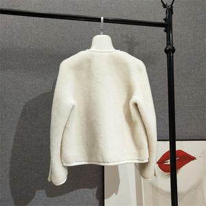 Elegante Abrigo de Invierno para Dama de Piel de Cordero, 100% Lana, Parka de Piel de Zorro, Abrigo Corto Tejido con Cierre de un Solo Botón, Técnica Lavada - Product Image 2