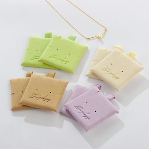 Carte de présentation personnalisée en microfibre pour bijoux (boucles d'oreilles, colliers) – Emballage en microfibre pour bijoux fins - Product Image 3