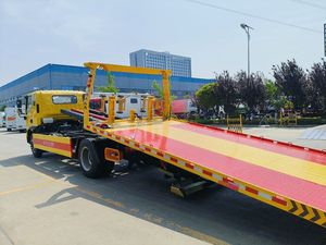 Camion de remorquage lourd Foton Aumark 8 tonnes à vendre |   Camion de sauvetage routier à plateau plat avec treuil hydraulique 4x2 - Product Image 3