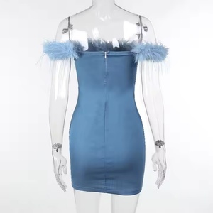 Nouvelle Robe de Soirée d'Été de Haute Qualité pour Femmes – Robe Courte en Jean Sexy à Col Plongeant et Plumes, Vente en Gros - Product Image 5