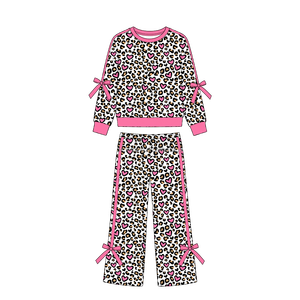 Tenue de yoga pour enfants, sweat-shirt à manches longues avec imprimé cœur et nœud pour filles, et pantalon évasé rose vif avec nœud latéral, ensemble 2 pièces pour tous les jours - Product Image 2