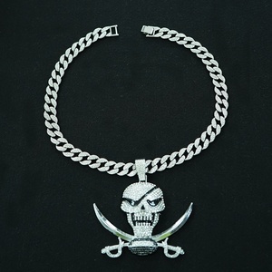 Collar de hombre chapado en oro con colgante pirata grande, estilo punk exagerado y dominante, ideal para Halloween. - Product Image 4