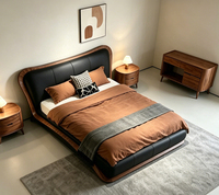Lit en cuir véritable de style italien de luxe, meubles modernes pour chambre principale, lit double capitonné de taille king avec accents métalliques