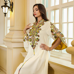 Robes longues pour femmes musulmanes du Moyen-Orient Robes de voyage et de loisirs de style dubaï avec broderie de cordon Mode d'été - Product Image 2