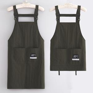 Tablier de cuisine à sangle réglable, logo personnalisé imprimé, couleur unie, polyester, résistant à l'eau et à l'huile, style simple et tendance - Product Image 2