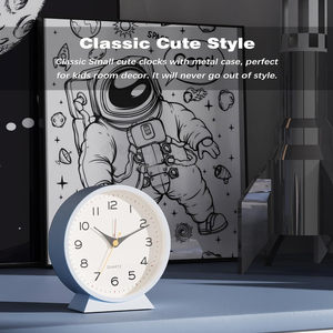 <span class=keywords><strong>Réveil</strong></span> analogique de 4,5 pouces, petite horloge de bureau rétro fonctionnant sur piles, horloge de table en métal silencieuse avec lumière pour la décoration du salon - Product Image 3