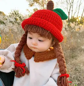 Cappello lavorato a maglia per bambini trecce autunnali e invernali cappello di lana per la protezione dell'orecchio di neonato e ragazza a forma di mela