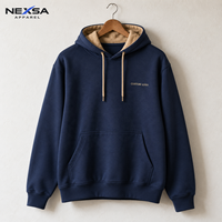 Sweat-shirts et sweats à capuche pour hommes en coton bleu marine foncé personnalisés sous marque privée, avec doublure de capuche contrastante kaki, cordon de serrage et motif graphique en lettres, style décontracté