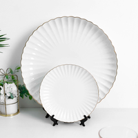 Service de table en porcelaine fine à prix d'usine, vente en gros, vaisselle en céramique blanche gaufrée, service de mariage avec bord doré, écologique
