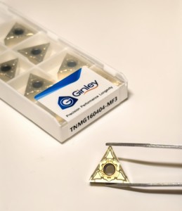 Tnmg160408 tnmg160404 tnmg160412 tnmg220408 tnmg220404 công cụ tiện cacbua chèn OEM với lớp phủ titan HRC40-HRC60 - Product Image 1