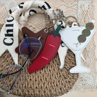 Oferta Caliente: Llavero Creativo de Cuero PU para Gafas de Sol, Soporte Duradero con Diseño de Ranura Segura, Bonito Colgante para Bolso de Mujer