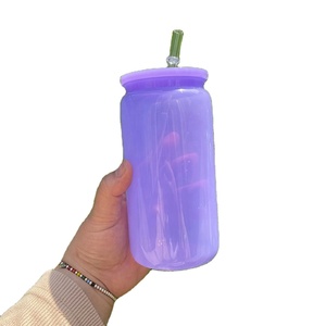Vaso de plástico de 16 oz para bebidas frías, estilo macaron, para vinilos, con tapas de PP coloridas - Product Image 3