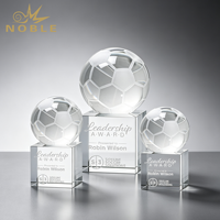 Trophée de football en cristal cubique épais personnalisé Noble, surface mate gravée, récompense pour l'accomplissement d'une équipe de football