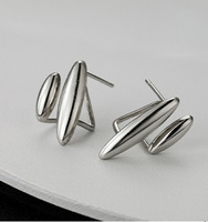 Mignon petit plaqué or larme boucles d'oreilles Dupes pour les femmes léger lisse métal goutte d'eau boucle d'oreille à la mode bijoux cadeau