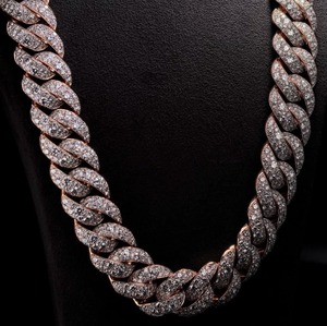 Collar de cadena cubana de moissanita de alta calidad para compromiso, boda y ocasiones especiales, disponible al mejor precio del mercado. - Product Image 1