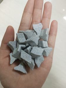 Outil de polissage et de débavurage en corindon brun pierre, grain abrasif moyen pour métal, triangle oblique 17x17 - Product Image 5