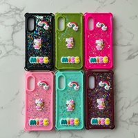 Vente en gros d'étuis de téléphone pour femmes avec quatre coins anti-chute en résine époxy, poupée et bracelet pour Iph 11 12 13 Pro MaX