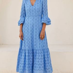 Robe midi élégante en coton et lin brodée à œillets, col en V, manches évasées, coupe trapèze, décontractée, pour femme - Product Image 1