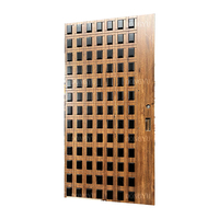 Portes en bois anciennes, portes battantes en chêne rouge, portes en bois modernes avec décoration carrée noire